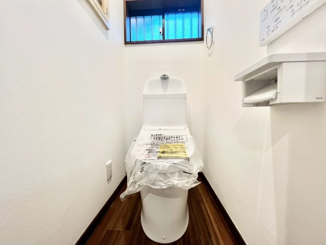 目黒区南3丁目　中古戸建のトイレ|ウォシュレット付きのトイレはいつも快適！

現地ご見学希望・資料請求などお気軽にお問い合わせ下さい！
03-5990-5201