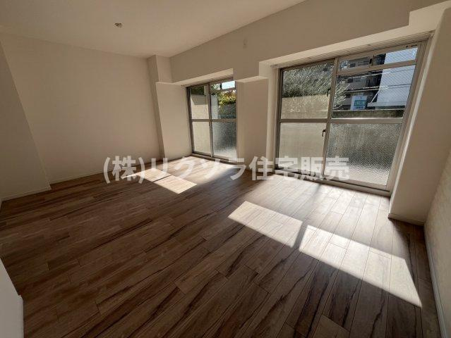 ローズハイツ香里園 3号棟の居間・リビング|LDK16.3帖
■物件内覧・資金計画相談・住宅ローン相談、リフォーム相談、お問合せ受付中■
※当日・翌日のご内覧、ご相談はお電話でのお問合せがスムーズです！