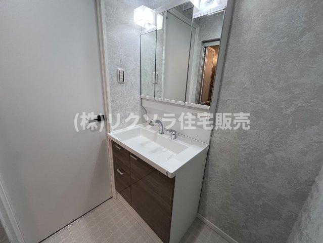 ローズハイツ香里園 3号棟の独立洗面台|■物件内覧・資金計画相談・住宅ローン相談、リフォーム相談、お問合せ受付中■
※当日・翌日のご内覧、ご相談はお電話でのお問合せがスムーズです！