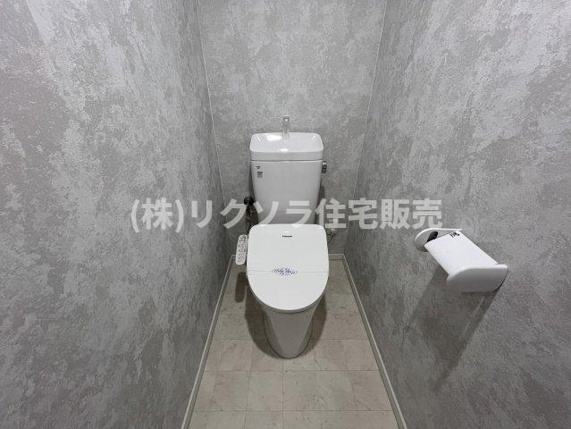 ローズハイツ香里園 3号棟のトイレ|温水洗浄便座付き
■物件内覧・資金計画相談・住宅ローン相談、リフォーム相談、お問合せ受付中■
※当日・翌日のご内覧、ご相談はお電話でのお問合せがスムーズです！