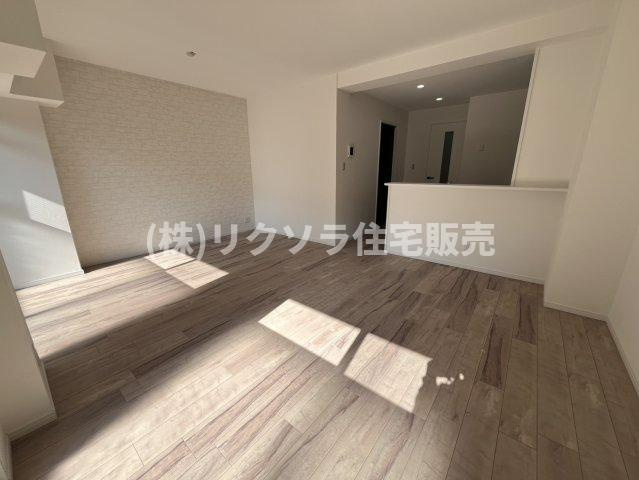 ローズハイツ香里園 3号棟の居間・リビング|LDK16.3帖
■物件内覧・資金計画相談・住宅ローン相談、リフォーム相談、お問合せ受付中■
※当日・翌日のご内覧、ご相談はお電話でのお問合せがスムーズです！