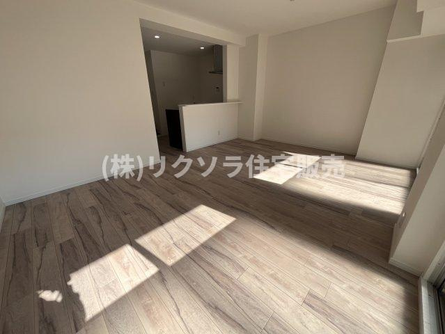 ローズハイツ香里園 3号棟の居間・リビング|LDK16.3帖
■物件内覧・資金計画相談・住宅ローン相談、リフォーム相談、お問合せ受付中■
※当日・翌日のご内覧、ご相談はお電話でのお問合せがスムーズです！