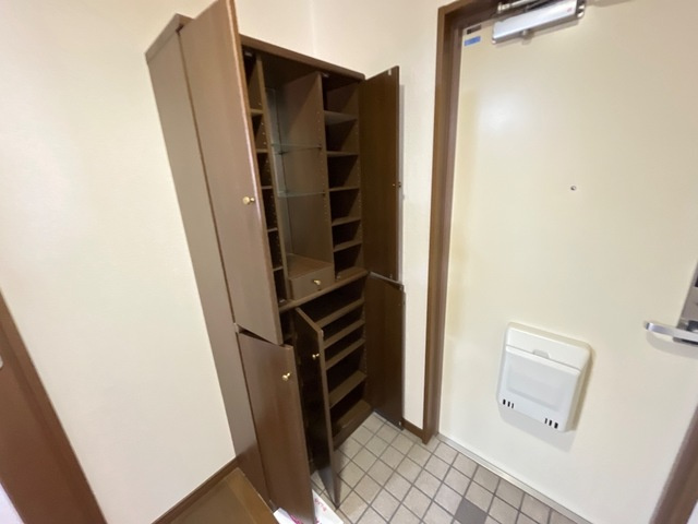 マロンステージＡ棟の玄関