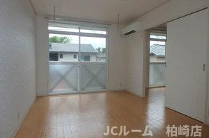 柏崎市常盤台のアパートの居間・リビング