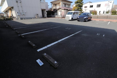 【駐車場】 | ラシュレ | 駐車場完備です