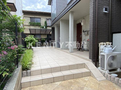 【エントランス】 | カサ ティエラ | 落ち着いたエントランスです