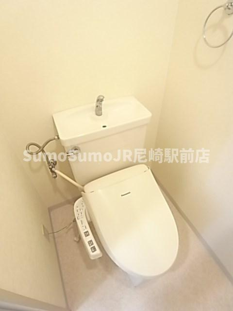 プルミエール塚口のトイレ|ゆったりとした空間のトイレです