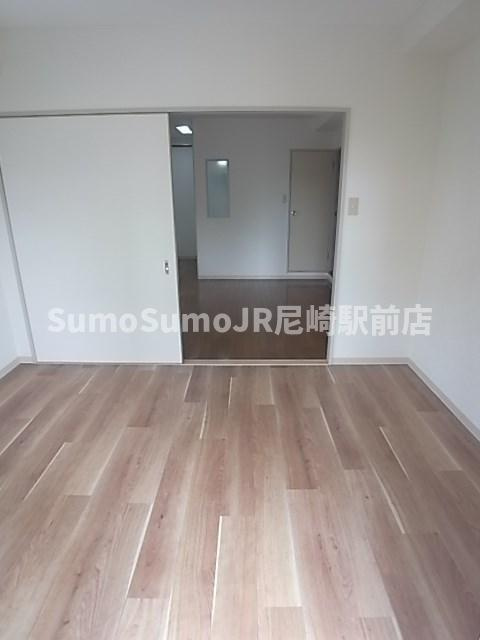 プルミエール塚口の居間・リビング|使いやすい居間です