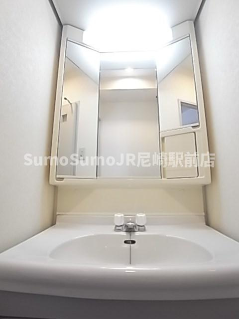 プルミエール塚口の独立洗面台|独立洗面台あり、毎朝おしゃれに忙しい女性の方におすすめです