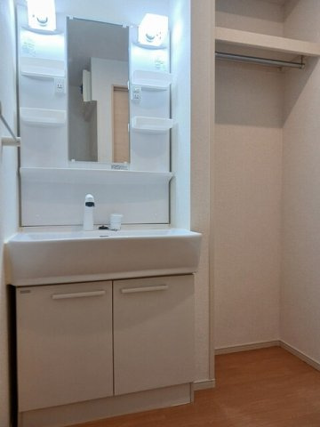 メゾン・ヴェルファイアⅤの洗面所|広い洗面スペース