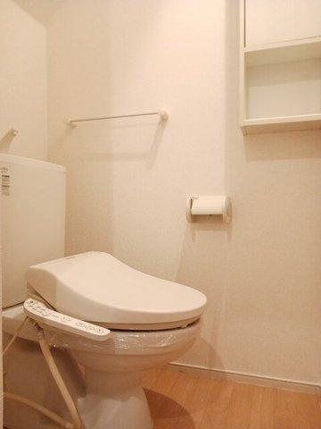 メゾン・ヴェルファイアⅤのトイレ|落ち着いた色調のトイレです