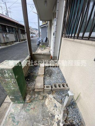 新池島町3丁目中古戸建のその他共用部分|植木鉢等を置くこともできます！
