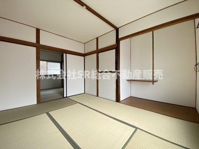 新池島町3丁目中古戸建の寝室|広くて明るい寝室