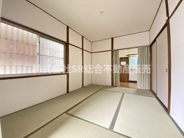 新池島町3丁目中古戸建の居間・リビング|こちらの和室をリビングとしてご家族でゆったりとお過ごしいただけます！