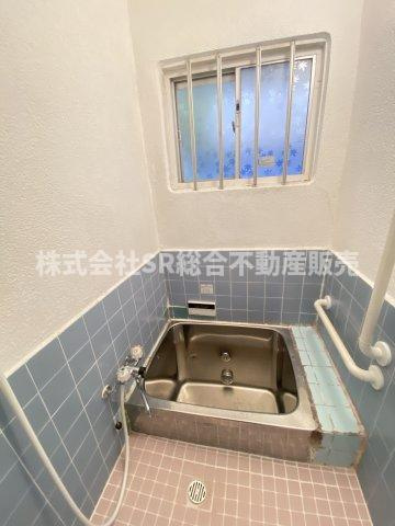 新池島町3丁目中古戸建の浴室|お風呂には窓もあり、換気がバッチリとできます☆