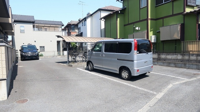 富士見市渡戸２丁目のアパートの駐車場