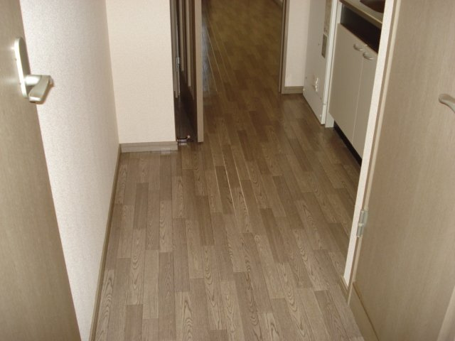 コンフォール柳田の内装|廊下