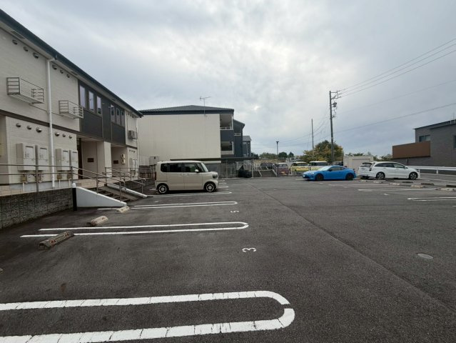 グラン・プラス　オーブの駐車場