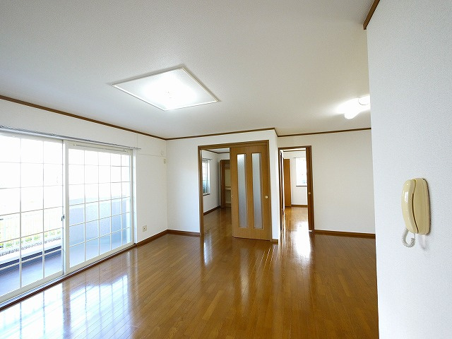 パルティーレの洋室|こちらのリビングで趣味の時間をお楽しみください