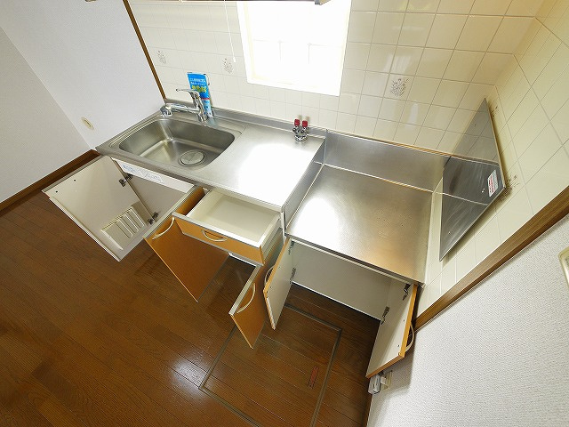 パルティーレのキッチン|コンパクトなキッチンで掃除もラクラク