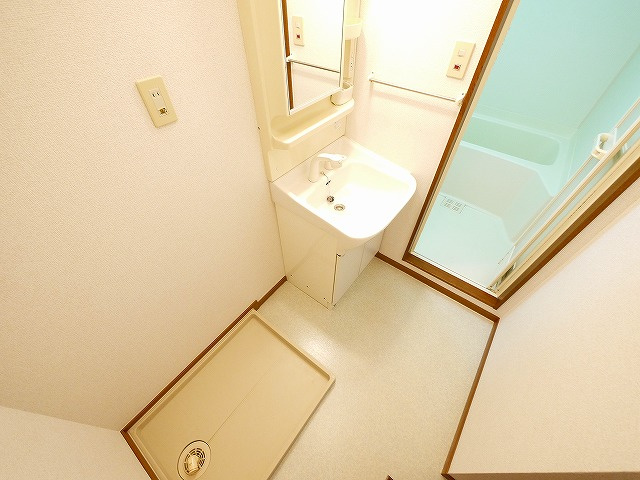 パルティーレの独立洗面台|朝の支度にも助かる、独立の洗髪洗面化粧台