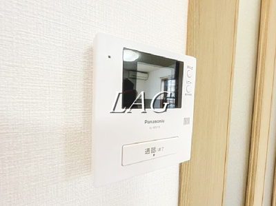 【セキュリティ】 | リノベイト綾瀬 | モニター付きインターホンです。
