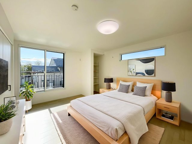 東御市和の洋室|日当たり風通しともに良好！明るく朝を迎えられるつくりになっています♪　※ CGで家具を配置しています