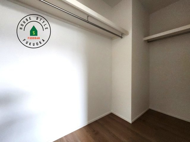 福岡市早良区重留2丁目第2-2棟(1号棟)の内観：施工例|洋服や大きな荷物が多い方や人数の多いご家族などは、一般的なクローゼットよりもウォークインクローゼットのほうが使い勝手が良いです。