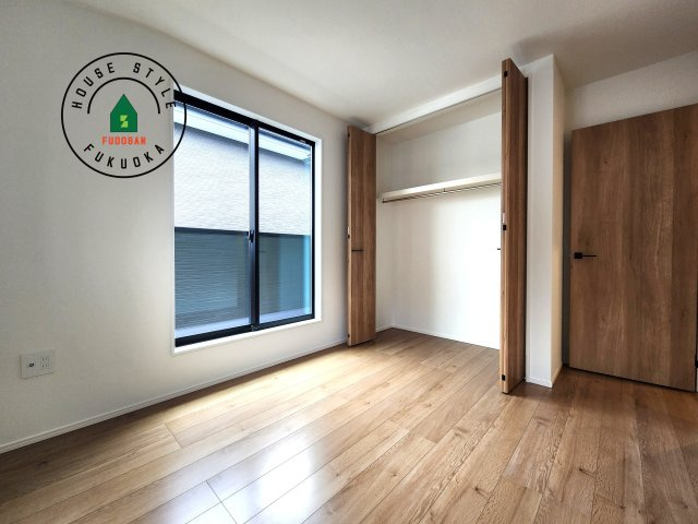 福岡市早良区重留2丁目第2-2棟(1号棟)の内観：施工例|柔らかい陽光が差し込む明るいお部屋を演出する設計。彩光の取れる窓が気持ちの良いお部屋を創り上げます。