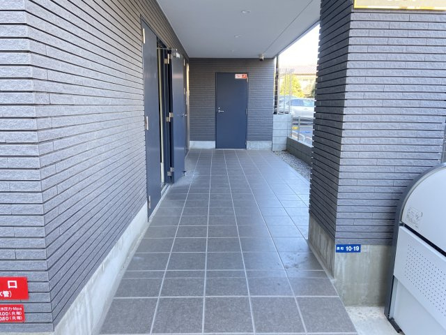 June Six SKYのエントランス