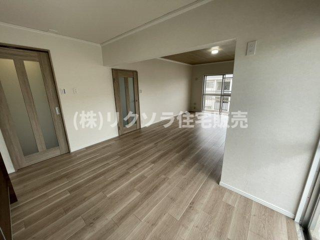 グリーンヒル光善寺住宅第１０号棟の和室|和室8.0帖　押入
■物件内覧・資金計画相談・住宅ローン相談、リフォーム相談、お問合せ受付中■
※当日・翌日のご内覧、ご相談はお電話でのお問合せがスムーズです！