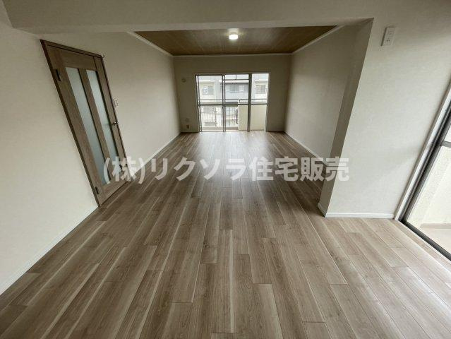 グリーンヒル光善寺住宅第１０号棟のダイニング|LDK17.5帖
■物件内覧・資金計画相談・住宅ローン相談、リフォーム相談、お問合せ受付中■
※当日・翌日のご内覧、ご相談はお電話でのお問合せがスムーズです！