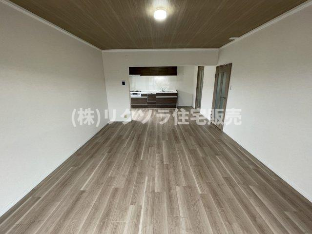 グリーンヒル光善寺住宅第１０号棟のキッチン|LDK17.5帖
■物件内覧・資金計画相談・住宅ローン相談、リフォーム相談、お問合せ受付中■
※当日・翌日のご内覧、ご相談はお電話でのお問合せがスムーズです！