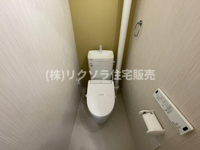 グリーンヒル光善寺住宅第１０号棟のトイレ|温水洗浄便座付き
■物件内覧・資金計画相談・住宅ローン相談、リフォーム相談、お問合せ受付中■
※当日・翌日のご内覧、ご相談はお電話でのお問合せがスムーズです！