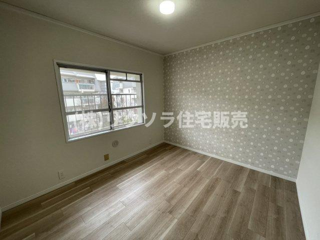 グリーンヒル光善寺住宅第１０号棟の洋室|洋室5.2帖
■物件内覧・資金計画相談・住宅ローン相談、リフォーム相談、お問合せ受付中■
※当日・翌日のご内覧、ご相談はお電話でのお問合せがスムーズです！