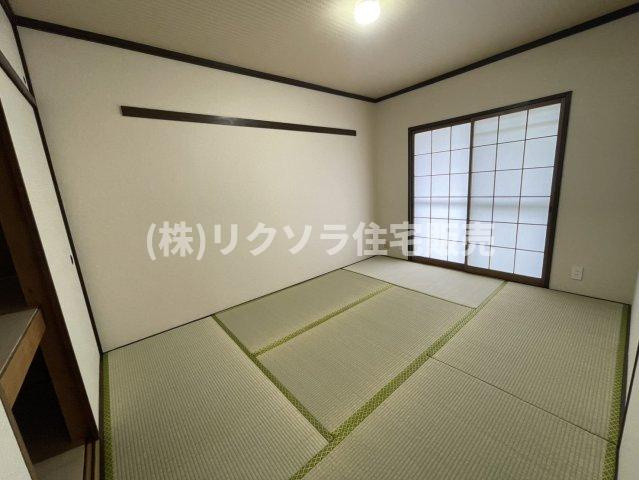 グリーンヒル光善寺住宅第１０号棟の和室|和室6.0帖
■物件内覧・資金計画相談・住宅ローン相談、リフォーム相談、お問合せ受付中■
※当日・翌日のご内覧、ご相談はお電話でのお問合せがスムーズです！