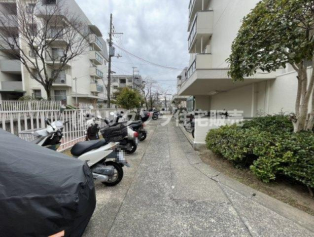 グリーンヒル光善寺住宅第１０号棟の駐輪場|■物件内覧・資金計画相談・住宅ローン相談、リフォーム相談、お問合せ受付中■
※当日・翌日のご内覧、ご相談はお電話でのお問合せがスムーズです！