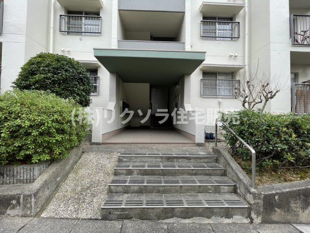 グリーンヒル光善寺住宅第１０号棟の居間・リビング|LDK17.5帖　南向き
■物件内覧・資金計画相談・住宅ローン相談、リフォーム相談、お問合せ受付中■
※当日・翌日のご内覧、ご相談はお電話でのお問合せがスムーズです！