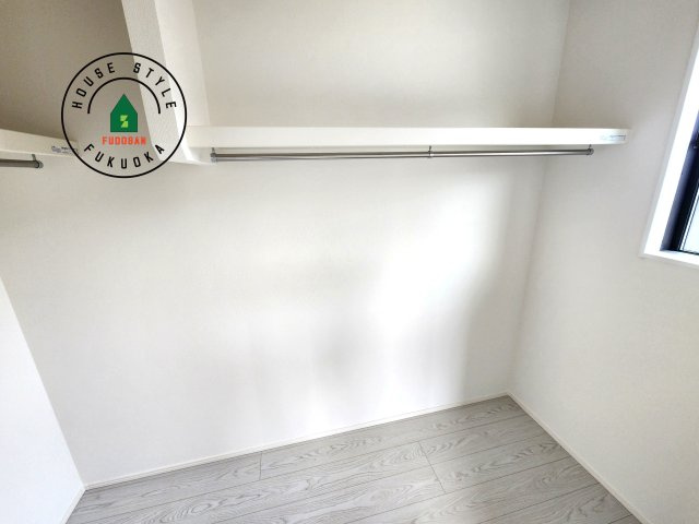 福岡市早良区重留2丁目第2-2棟(2号棟)の内観：施工例|洋服や大きな荷物が多い方や人数の多いご家族などは、一般的なクローゼットよりもウォークインクローゼットのほうが使い勝手が良いです。