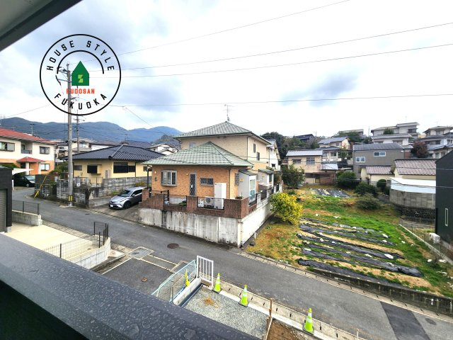 福岡市早良区重留2丁目第2-2棟(2号棟)の展望|窓から緑が見える物件も魅力的です。