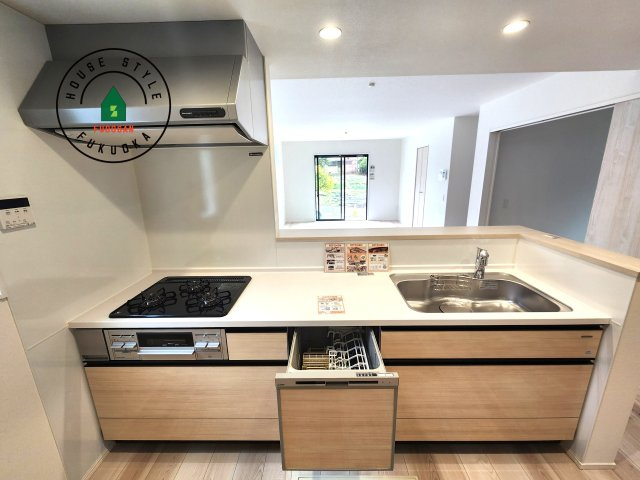 福岡市早良区重留2丁目第2-2棟(2号棟)の内観：施工例|キッチン。グリル・食器洗い乾燥機・浄水器も完備。