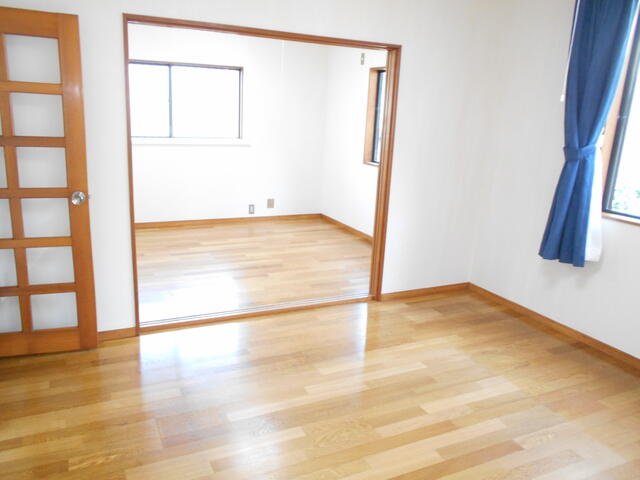 川崎市多摩区菅仙谷２丁目の一戸建ての居間・リビング