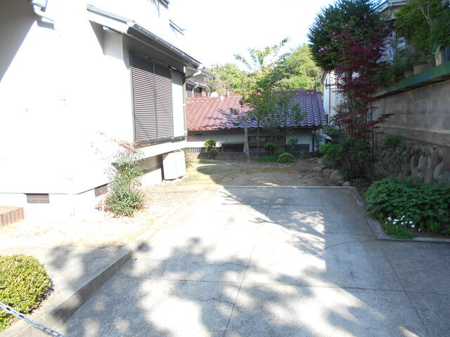 川崎市多摩区菅仙谷２丁目の一戸建ての庭