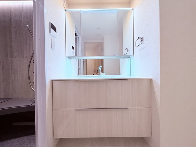 ★仲介手数料無料★クレストフォルム田町ベイフロントスクエア（新規リノベーション済み）　　　　　　　　　　　の独立洗面台