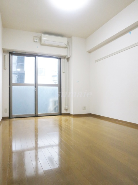 クレセント小台の居間・リビング|天井高めのお部屋です☆