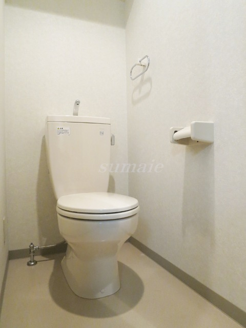 クレセント小台のトイレ|棚付きのお手洗いです☆