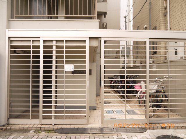 【エントランス】 | パーソナルハイツ飛鳥山 | 清廉とされたエントランスになっています。