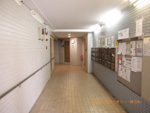 【その他共用部分】 | パーソナルハイツ飛鳥山 | 清潔感と歓迎感があるエントランスホールとなります。