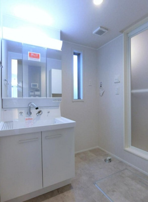 【洗面所】 | ディアランドピア | 忙しい朝には欠かせない洗面所です