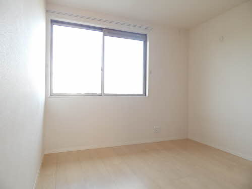 ボヌールK　B棟の洋室|明るい洋室です